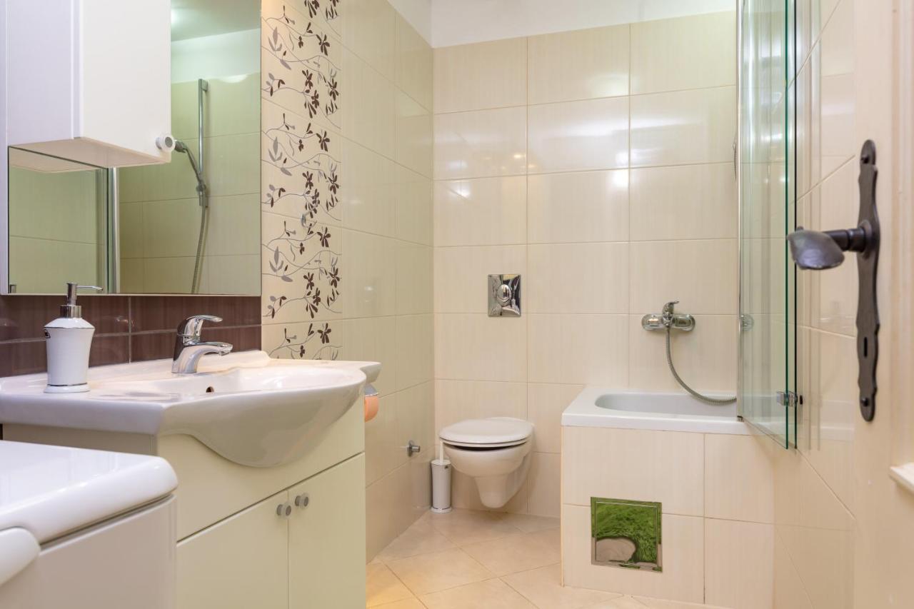 Villa Mama - Traditional Apartments In Omis, Free Parking Exterior foto
