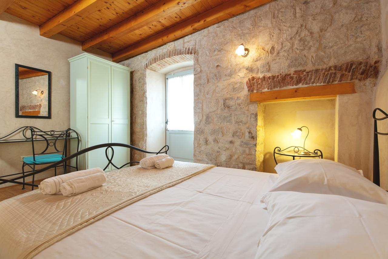 Villa Mama - Traditional Apartments In Omis, Free Parking Exterior foto