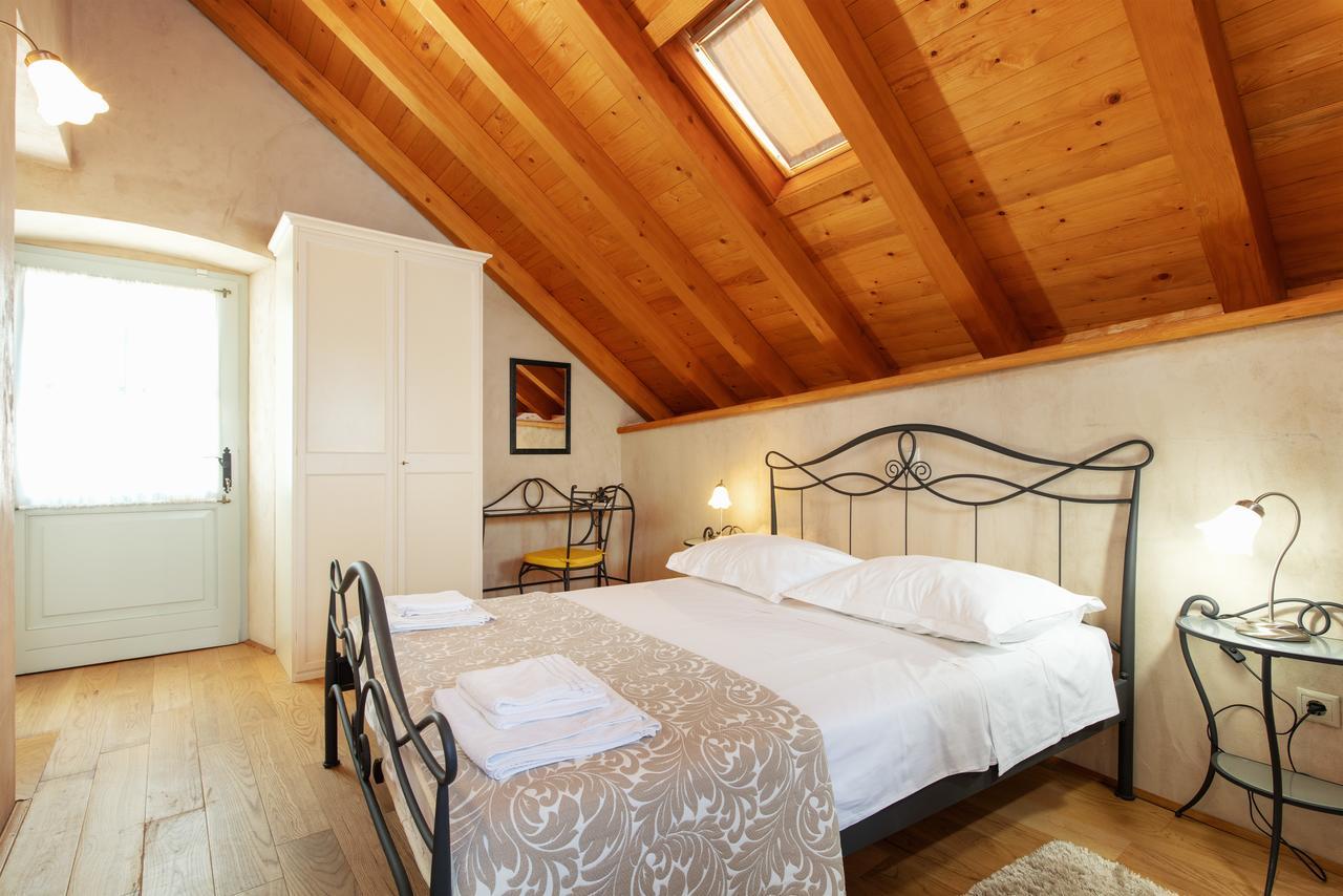 Villa Mama - Traditional Apartments In Omis, Free Parking Exterior foto