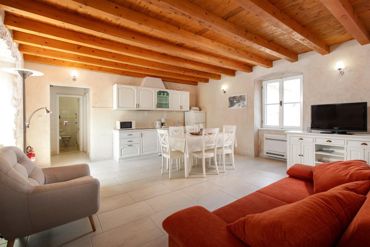 Villa Mama - Traditional Apartments In Omis, Free Parking Exterior foto