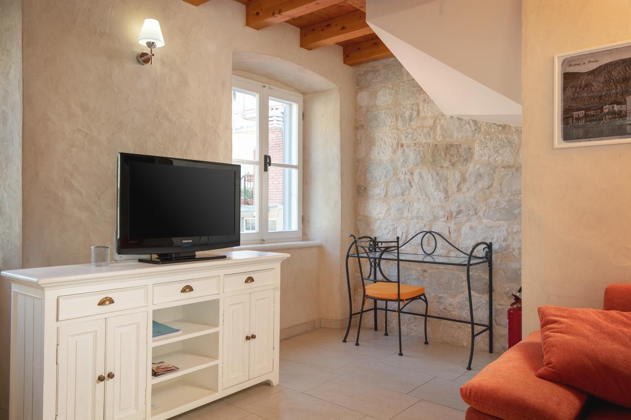 Villa Mama - Traditional Apartments In Omis, Free Parking Exterior foto