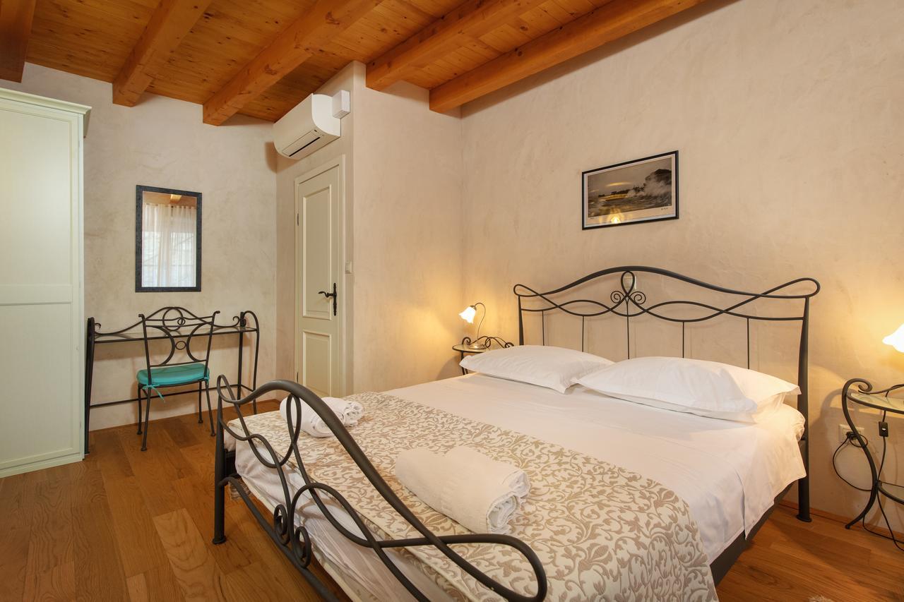 Villa Mama - Traditional Apartments In Omis, Free Parking Exterior foto